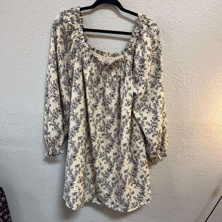 IN FEBRUARY WOMEN'S DRESSES M