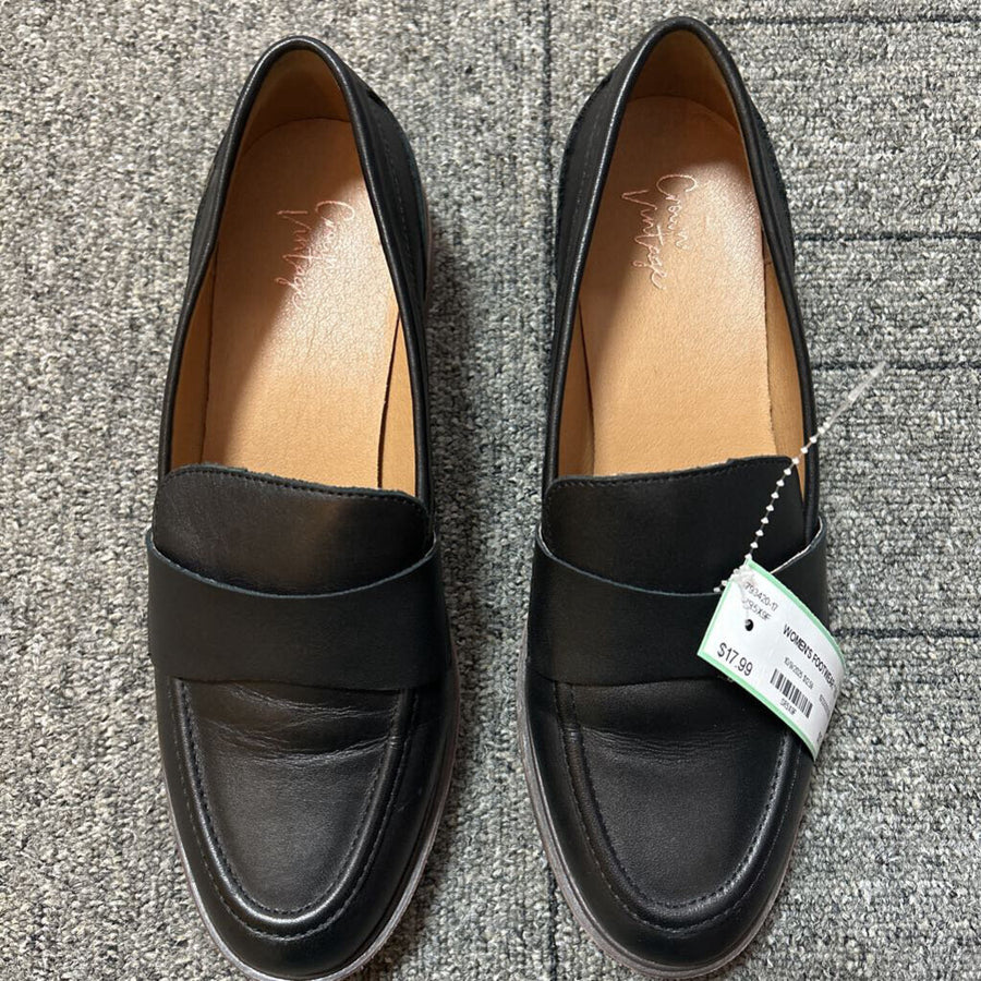 WOMEN'S FOOTWEAR 8.5