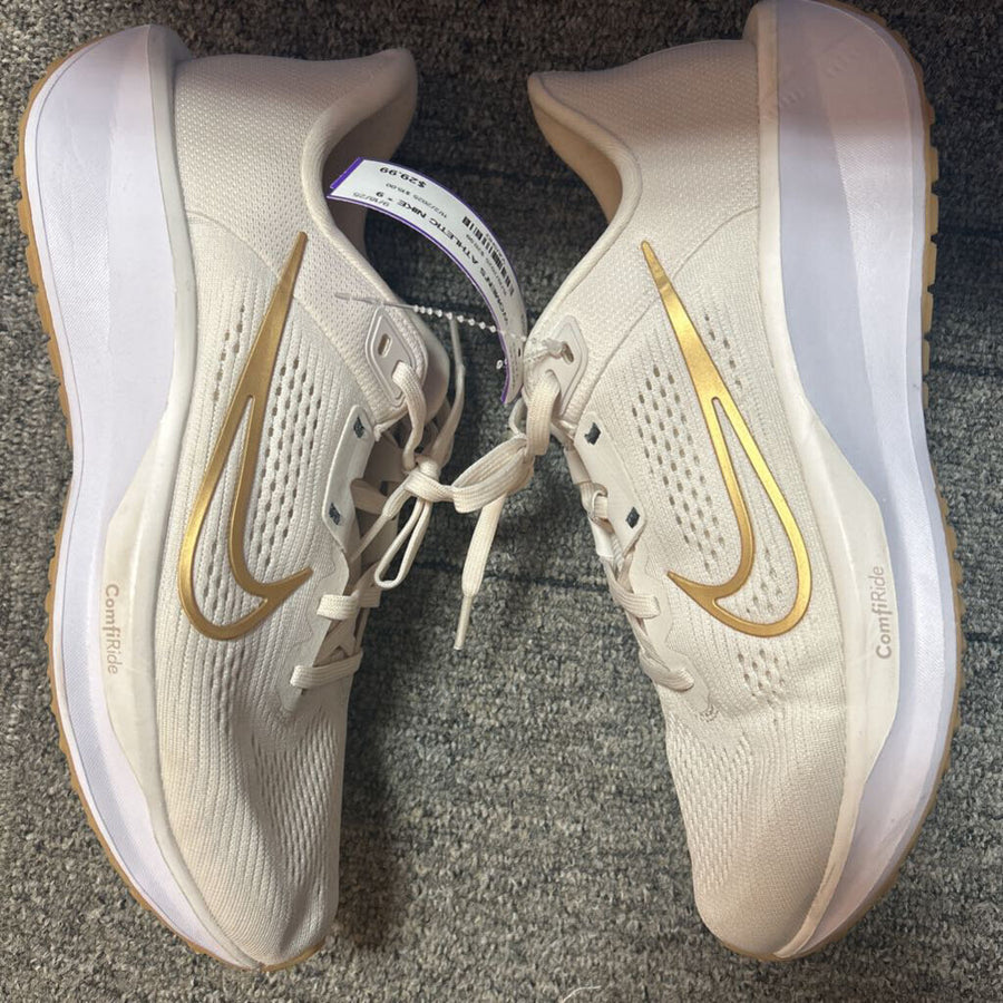 NIKE WOMEN'S ATHLETIC 9