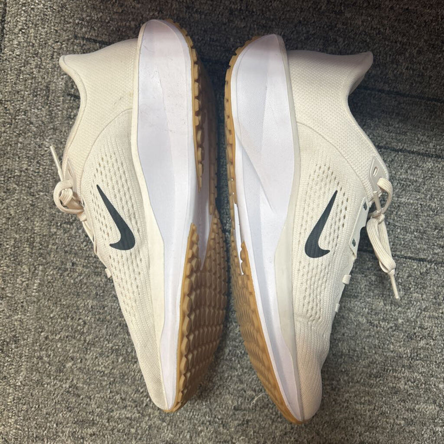NIKE WOMEN'S ATHLETIC 9