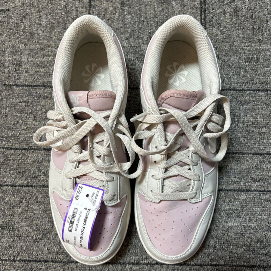 NIKE WOMEN'S FOOTWEAR 9