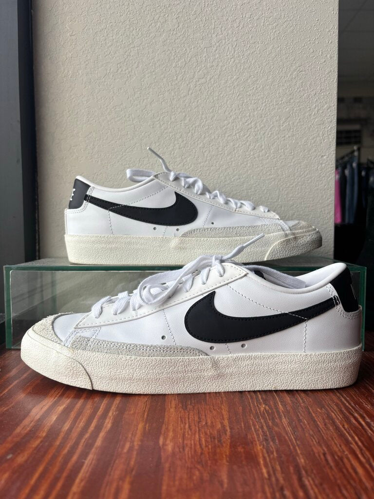 NIKE WOMEN'S FOOTWEAR 10