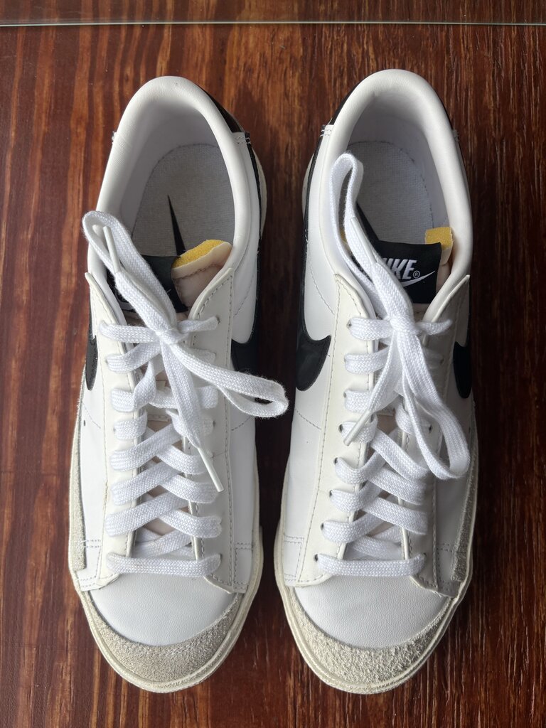 NIKE WOMEN'S FOOTWEAR 10