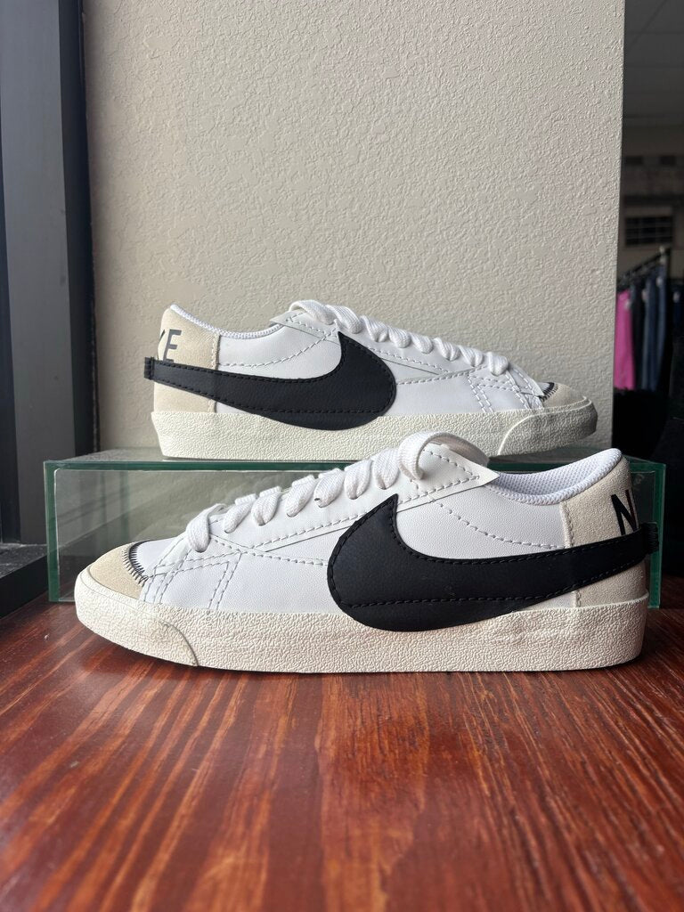 NIKE WOMEN'S FOOTWEAR 10