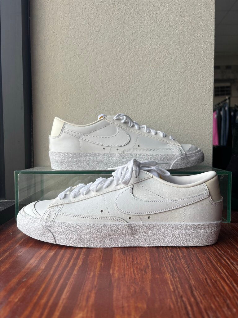 NIKE WOMEN'S FOOTWEAR 10