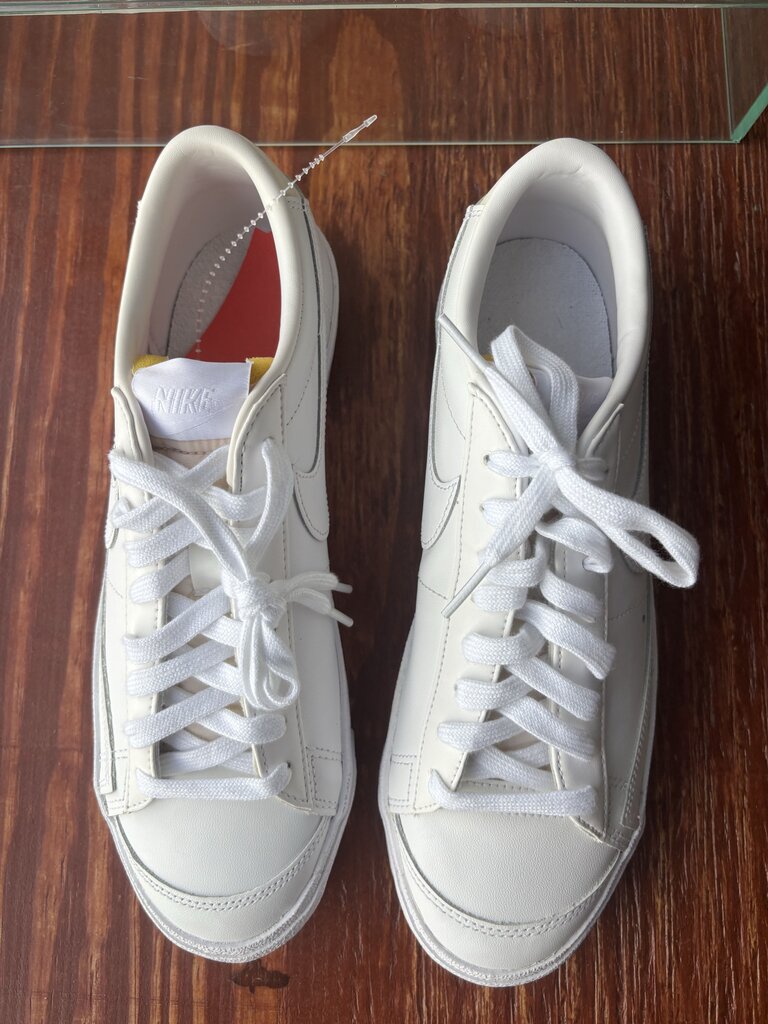 NIKE WOMEN'S FOOTWEAR 10