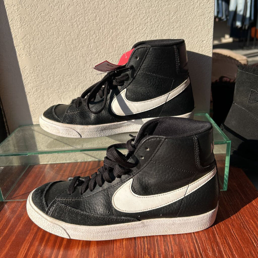 NIKE BOY'S FOOTWEAR 5.5Y