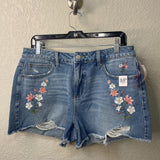 TIME & TRU WOMEN'S SHORTS 12