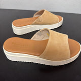 WOMEN'S FOOTWEAR 9